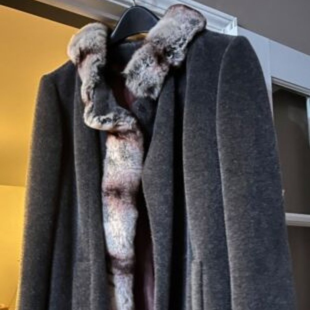 Vintage coat with real fur collar